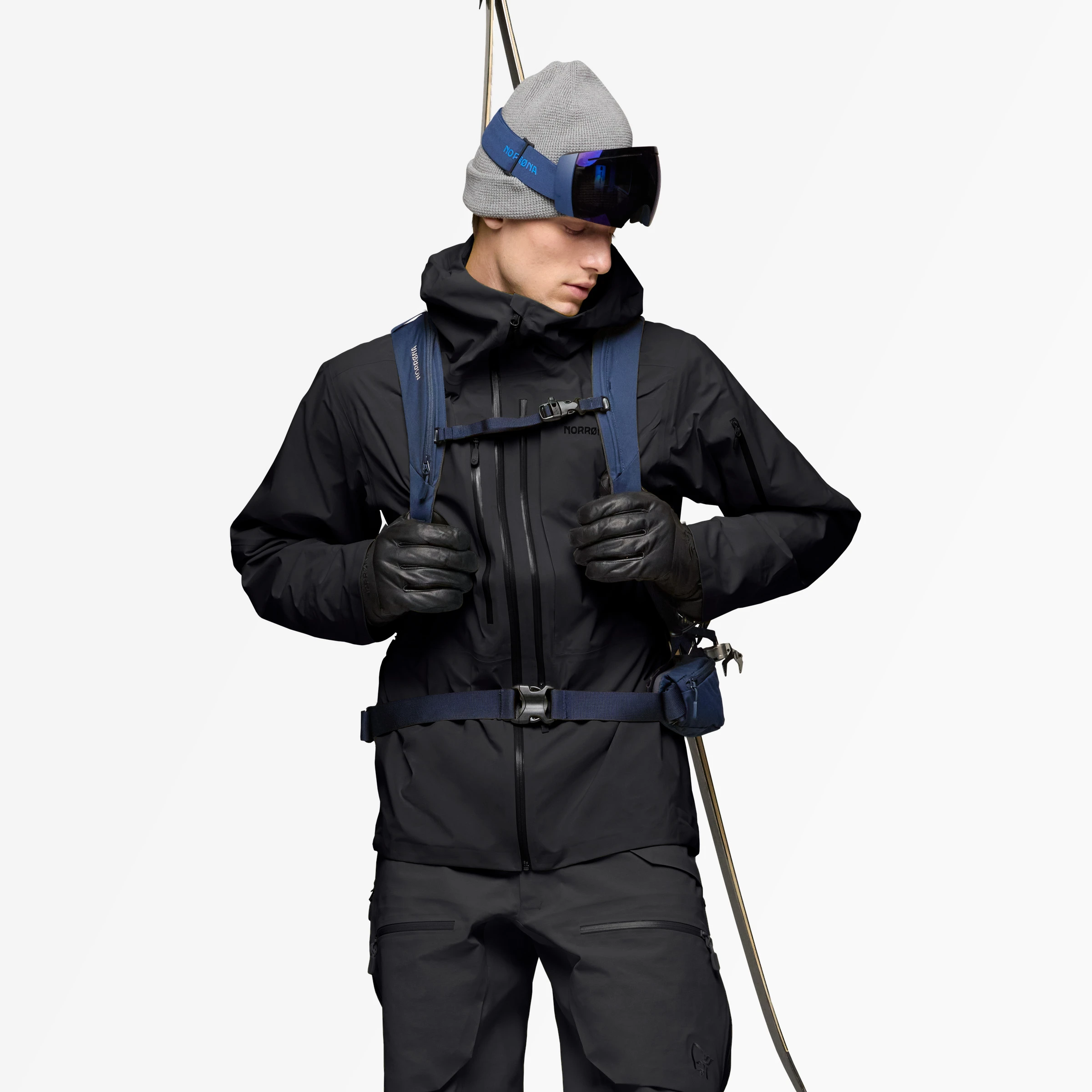 Norrøna Lofoten Gore-Tex Pro, Caviar Black, photo 2 of 6